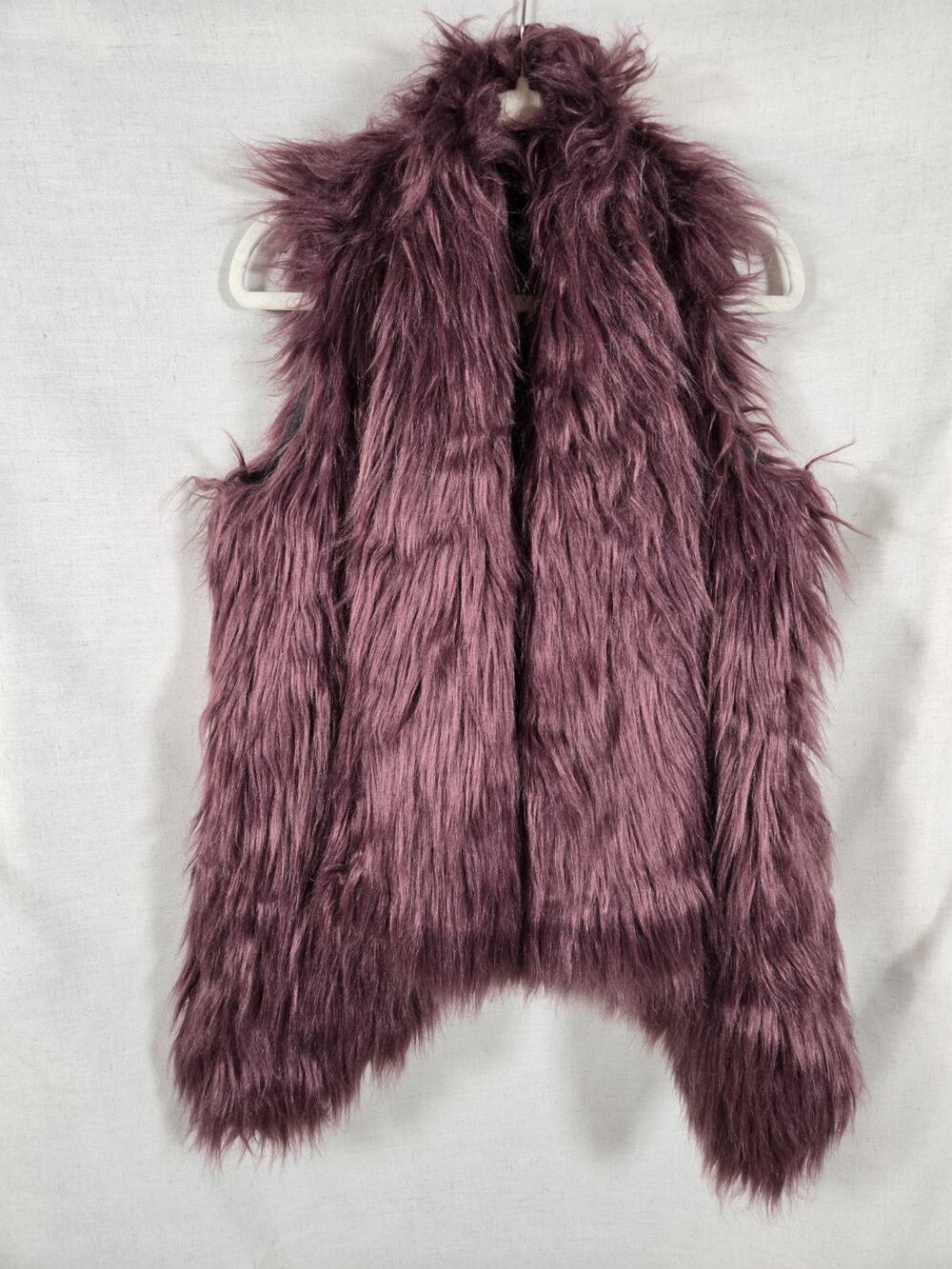 Romeo + Juliet Couture Faux Fur Vest Burgundy Plum Women’s Medium Asymmetrical